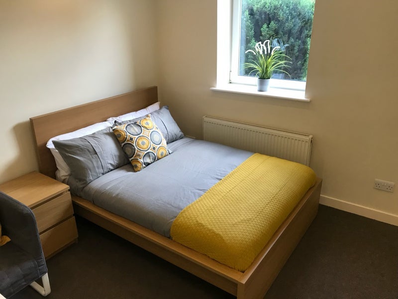 Room Ferry Road in City of Edinburgh
