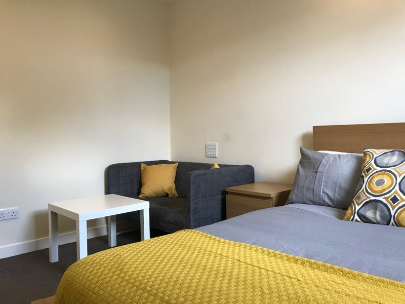 Room Ferry Road in City of Edinburgh