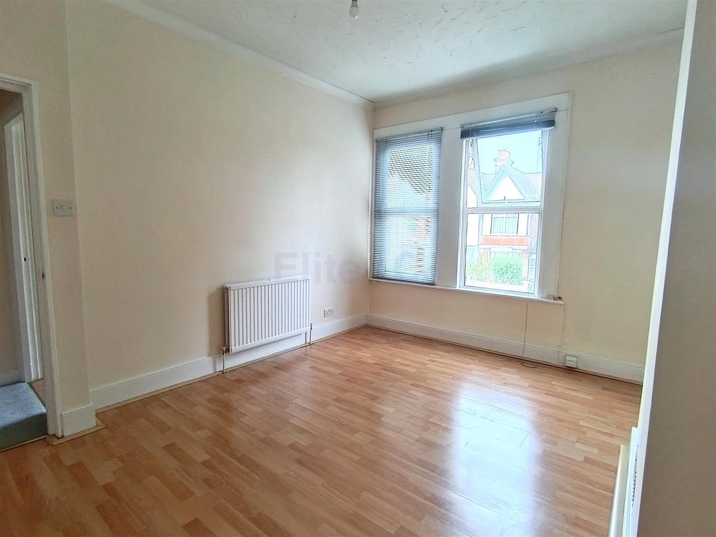 Flat Upper Elmers End Road in London