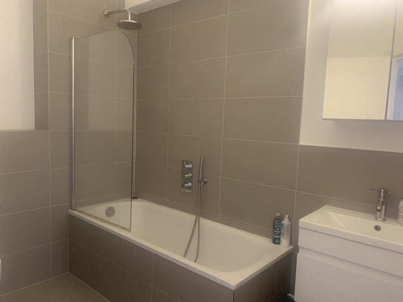 Room Tudor Grove in Greater London