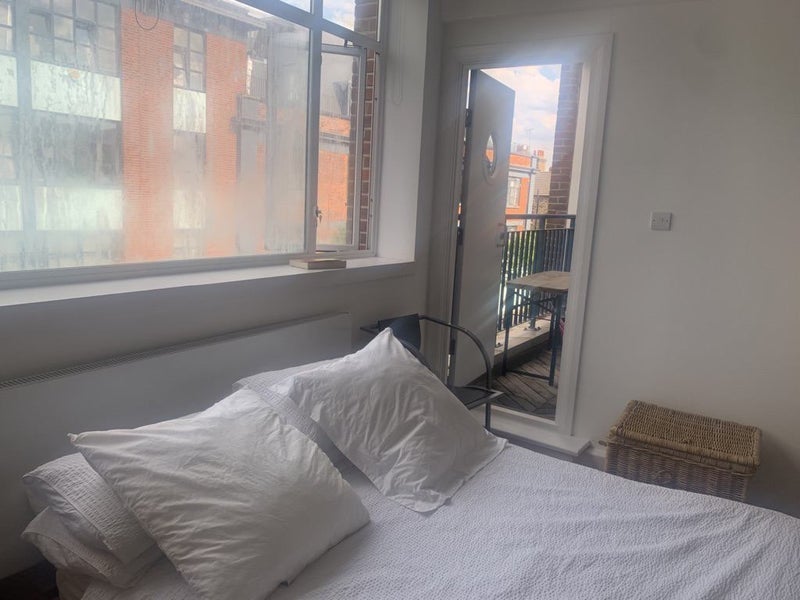 Room Tudor Grove in Greater London