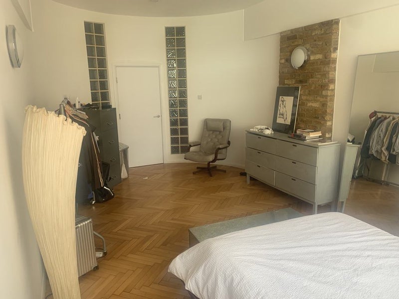 Room Tudor Grove in Greater London