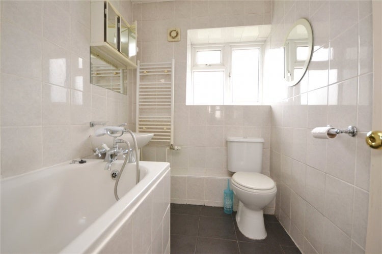 Room Totteridge Lane in Greater London