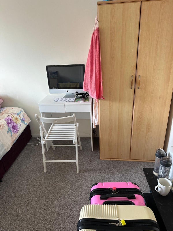 Room Totteridge Lane in Greater London