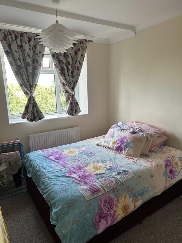 Room Totteridge Lane in Greater London