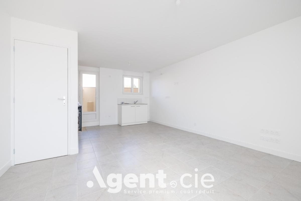 Flat Rue de la Mairie in Fontenay-le-Marmion