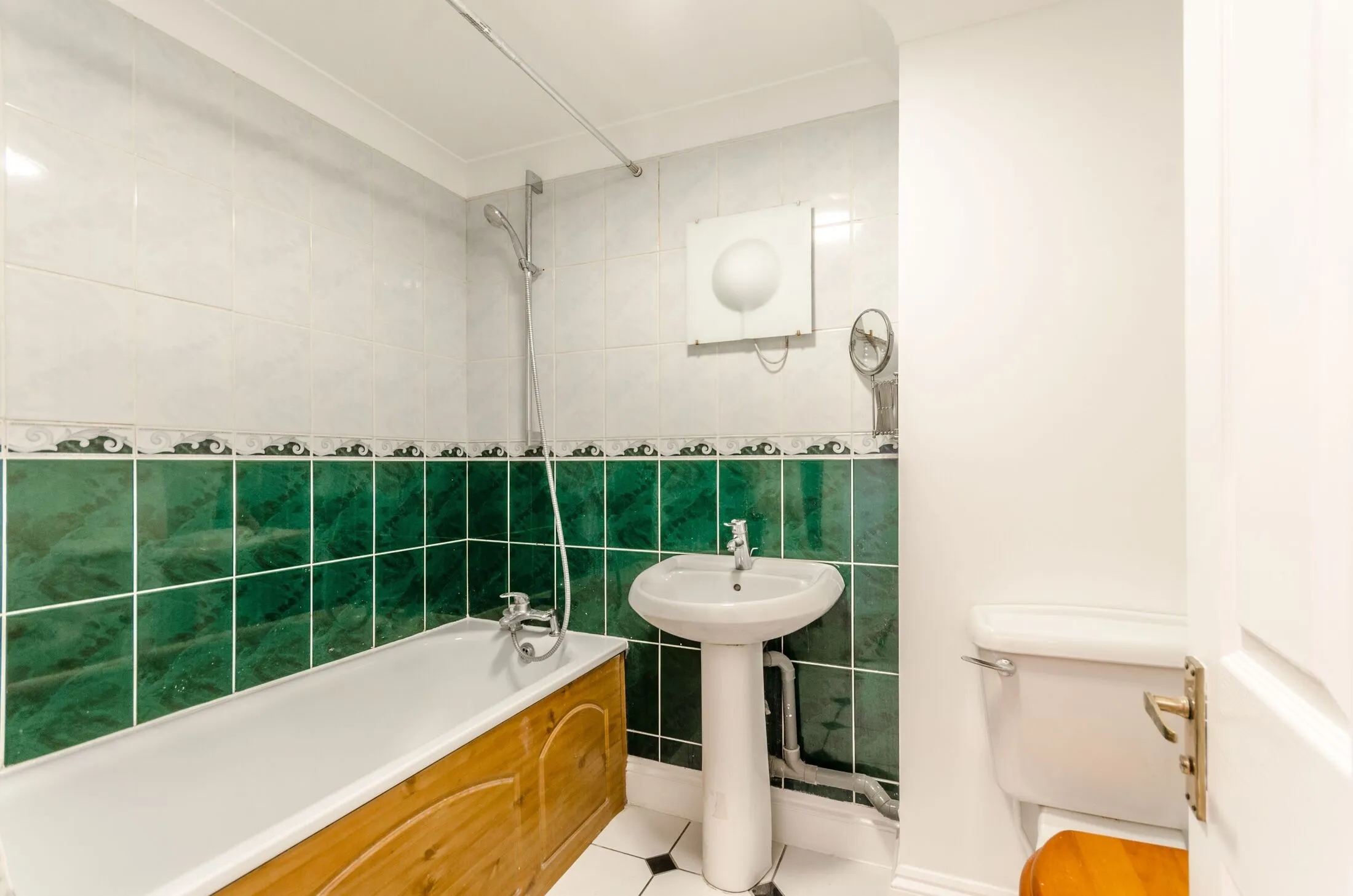 Flat Grosvenor Avenue in Greater London