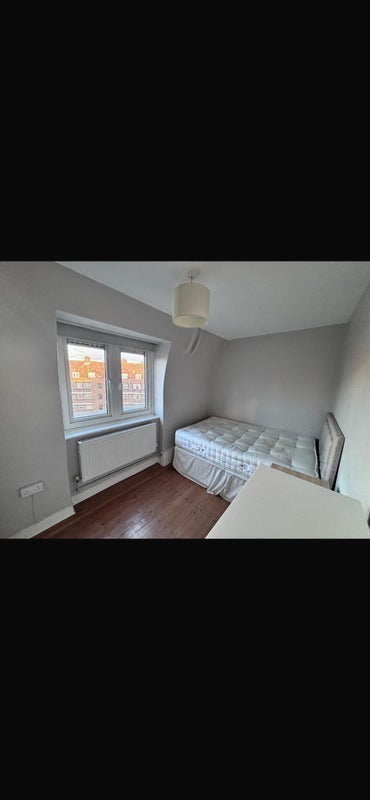 Room Wandsworth Road in Greater London