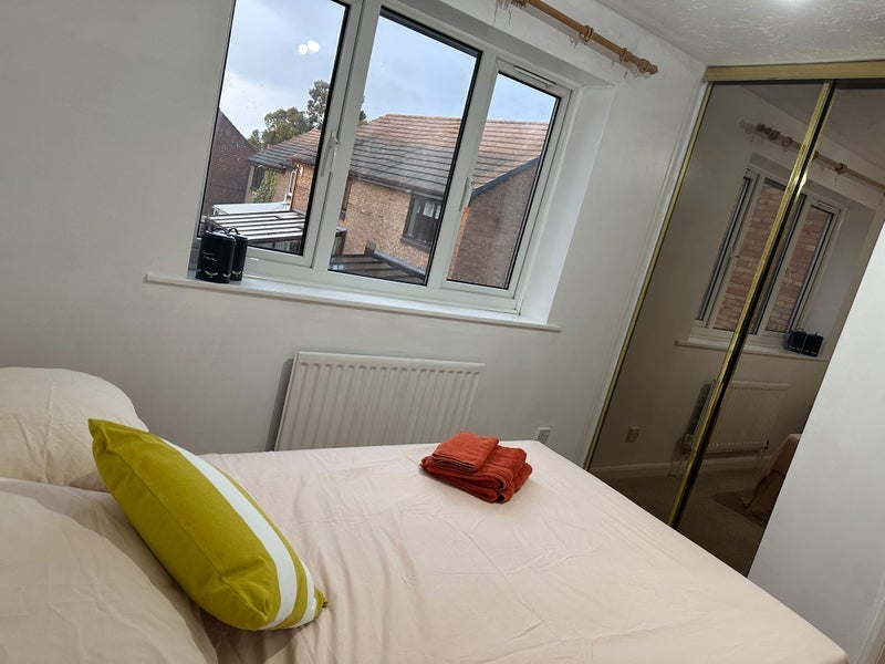Room Eyebright Close in Greater London