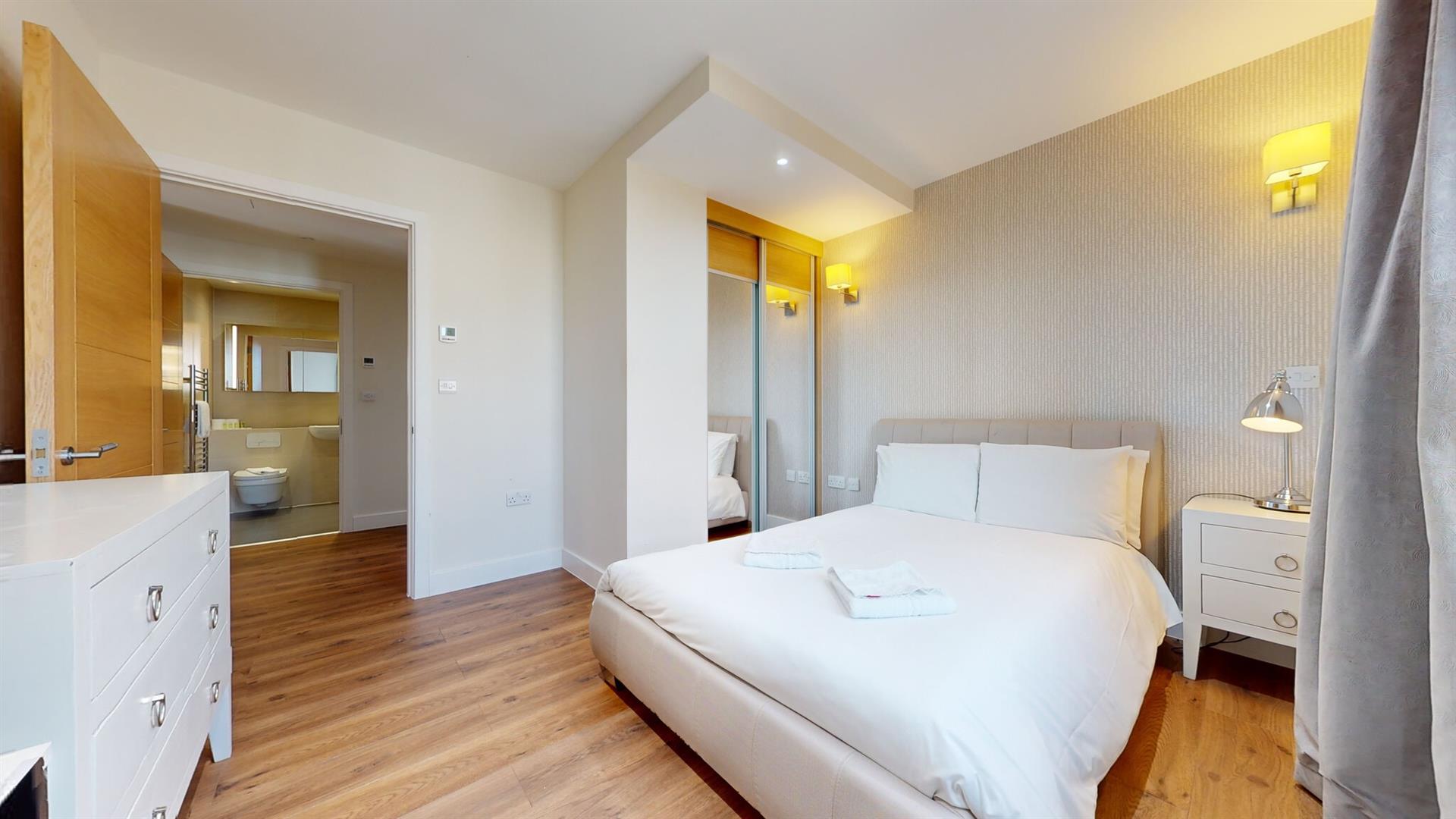 Flat Boyd Street in Greater London