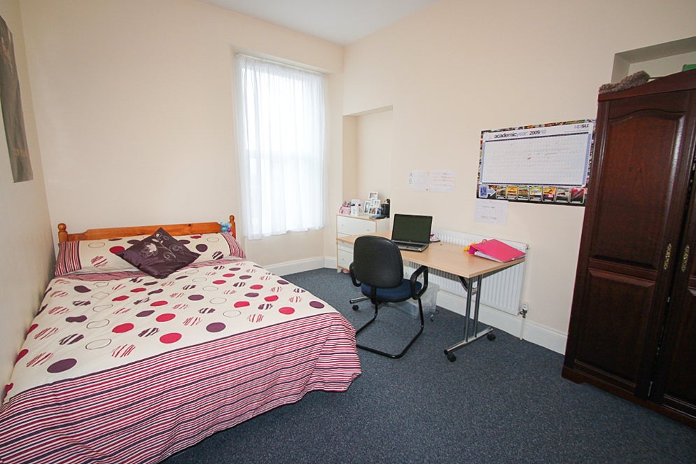Flat Southern Terrace in Plymouth