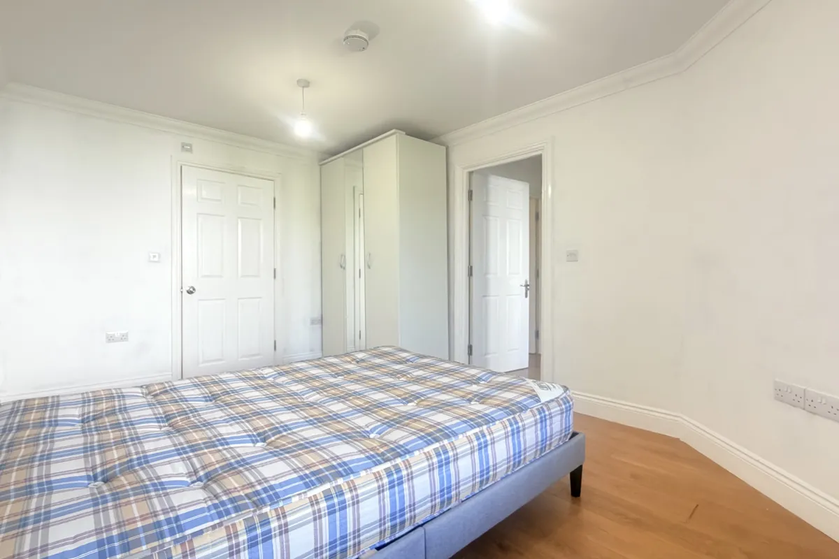 Flat Bennett's Yard in Greater London