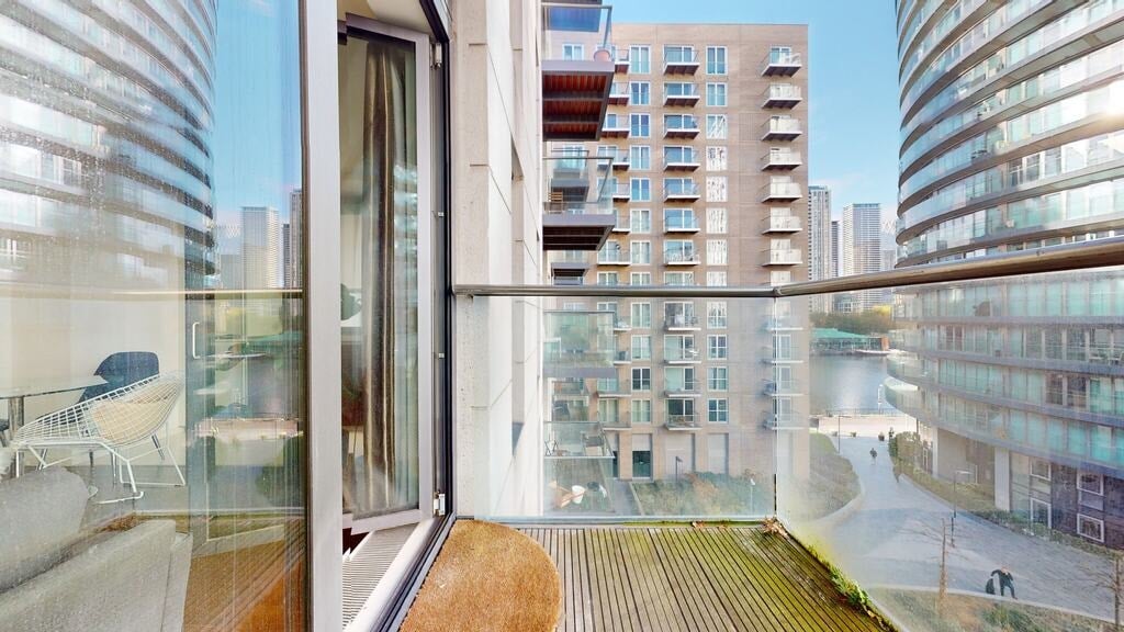 Flat Alexia Square in Greater London