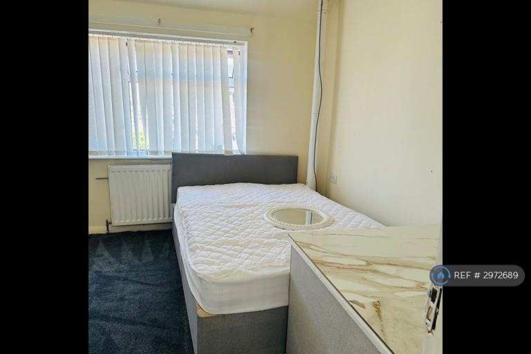 Flat Rookhill Road in Wakefield