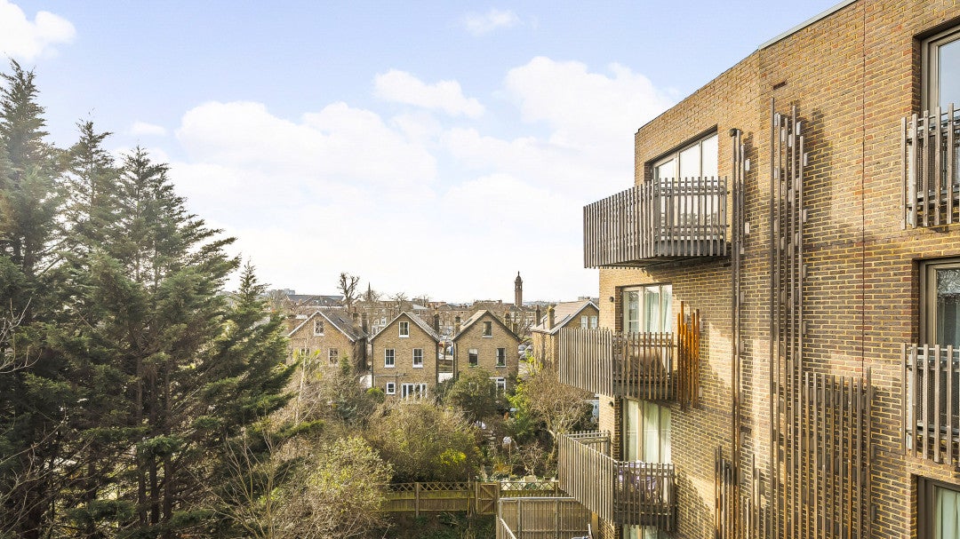Flat Lee High Road in Greater London