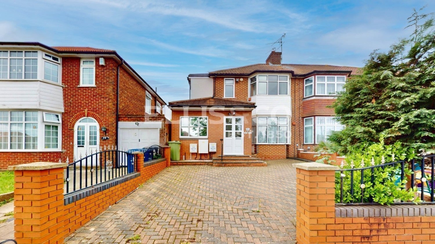 Flat Whitton Avenue East in Greater London