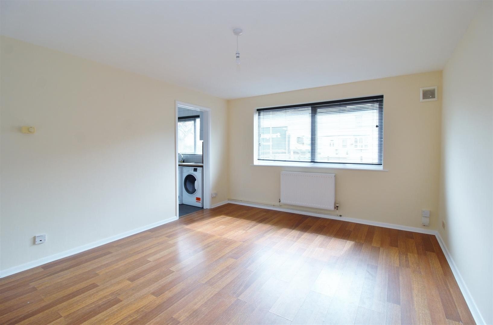 Flat Alderman Close in Welwyn Hatfield