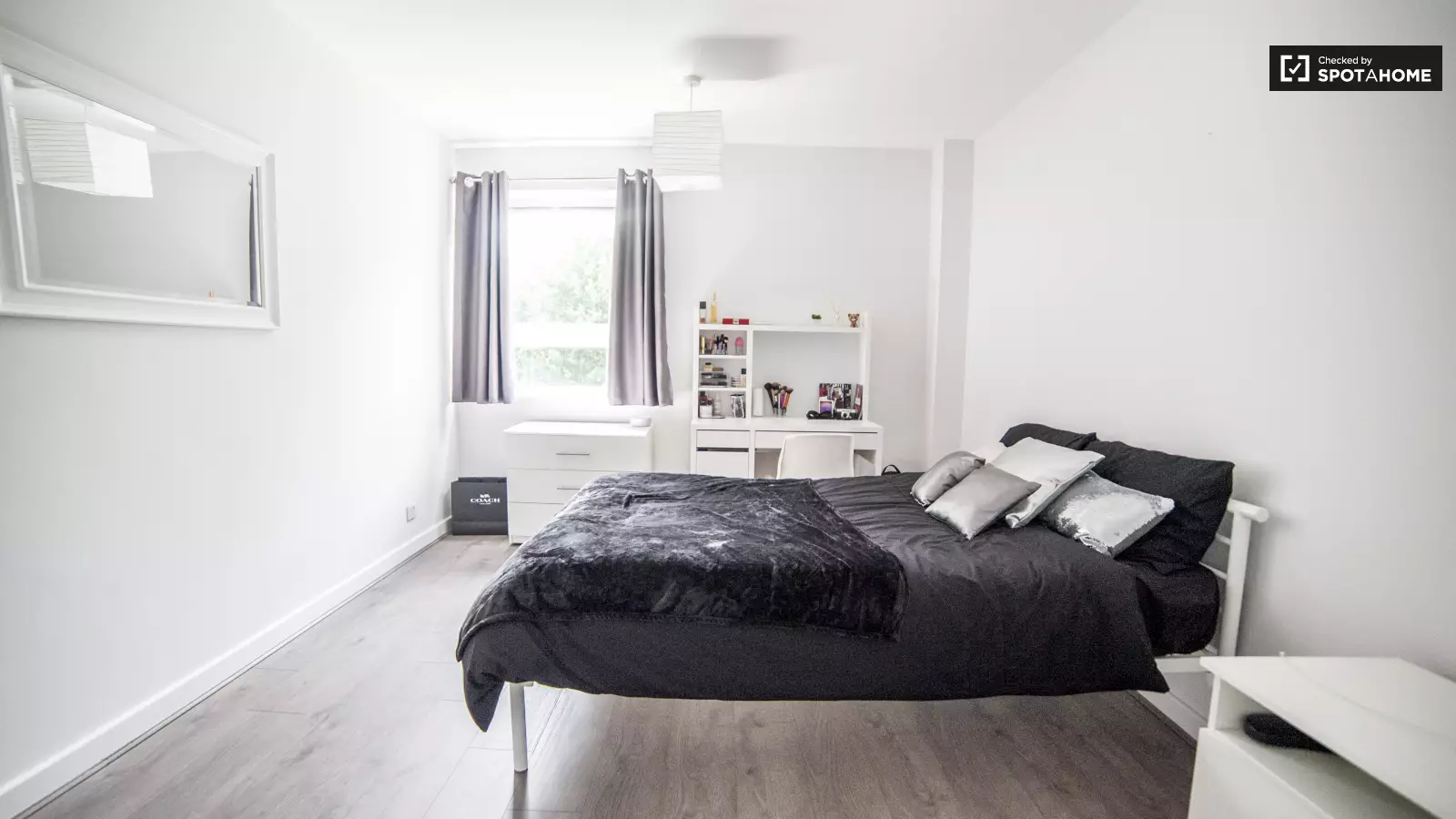 Room Gough Walk in Greater London