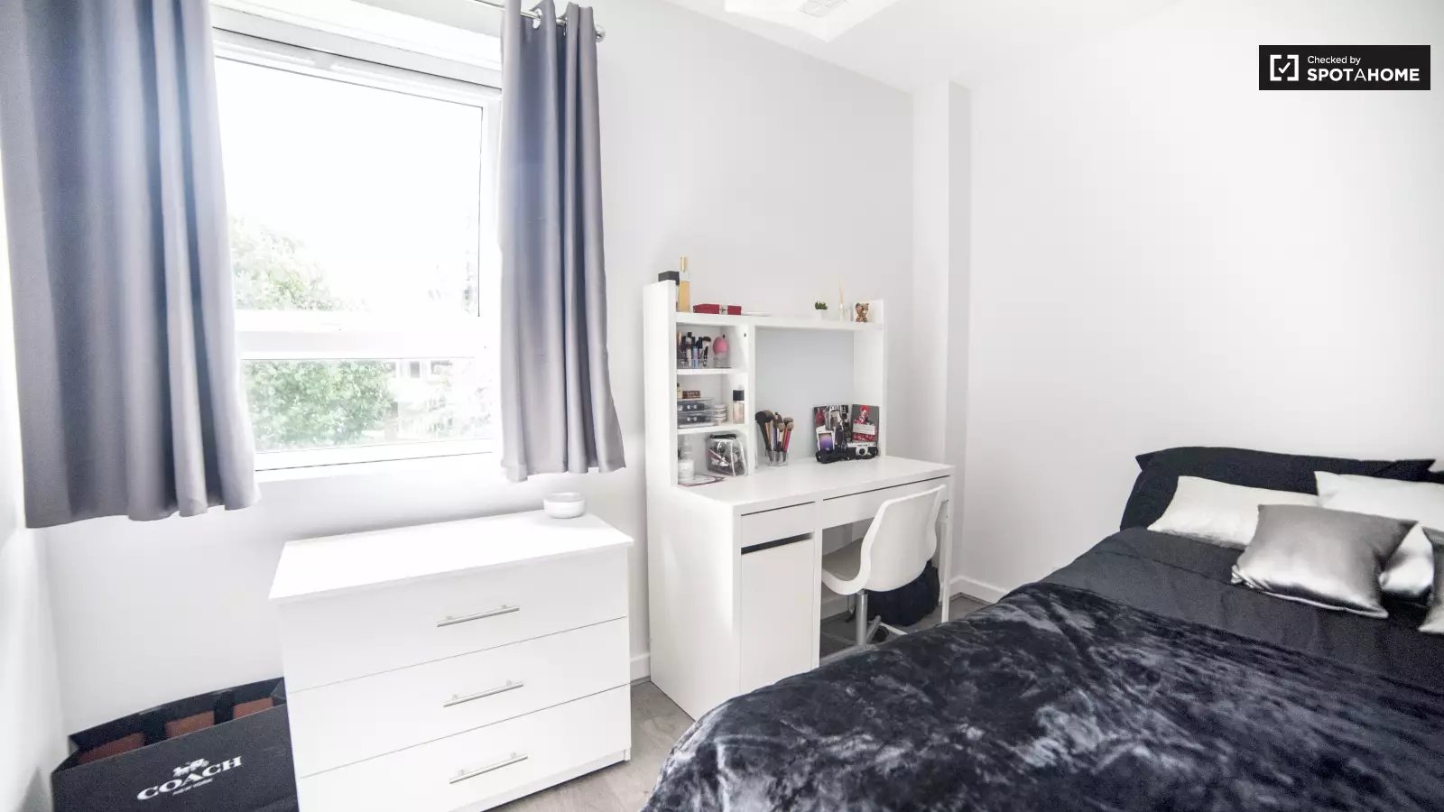 Room Gough Walk in Greater London