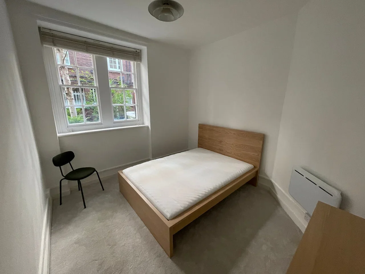 Flat Sandwich Street in Greater London