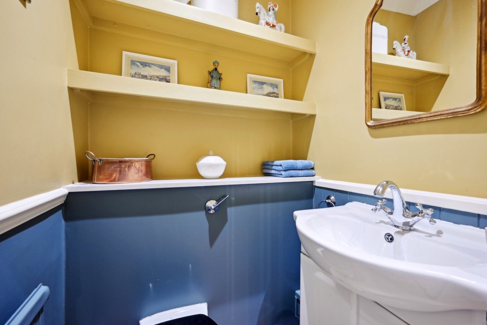Flat Queensberry Place in Greater London