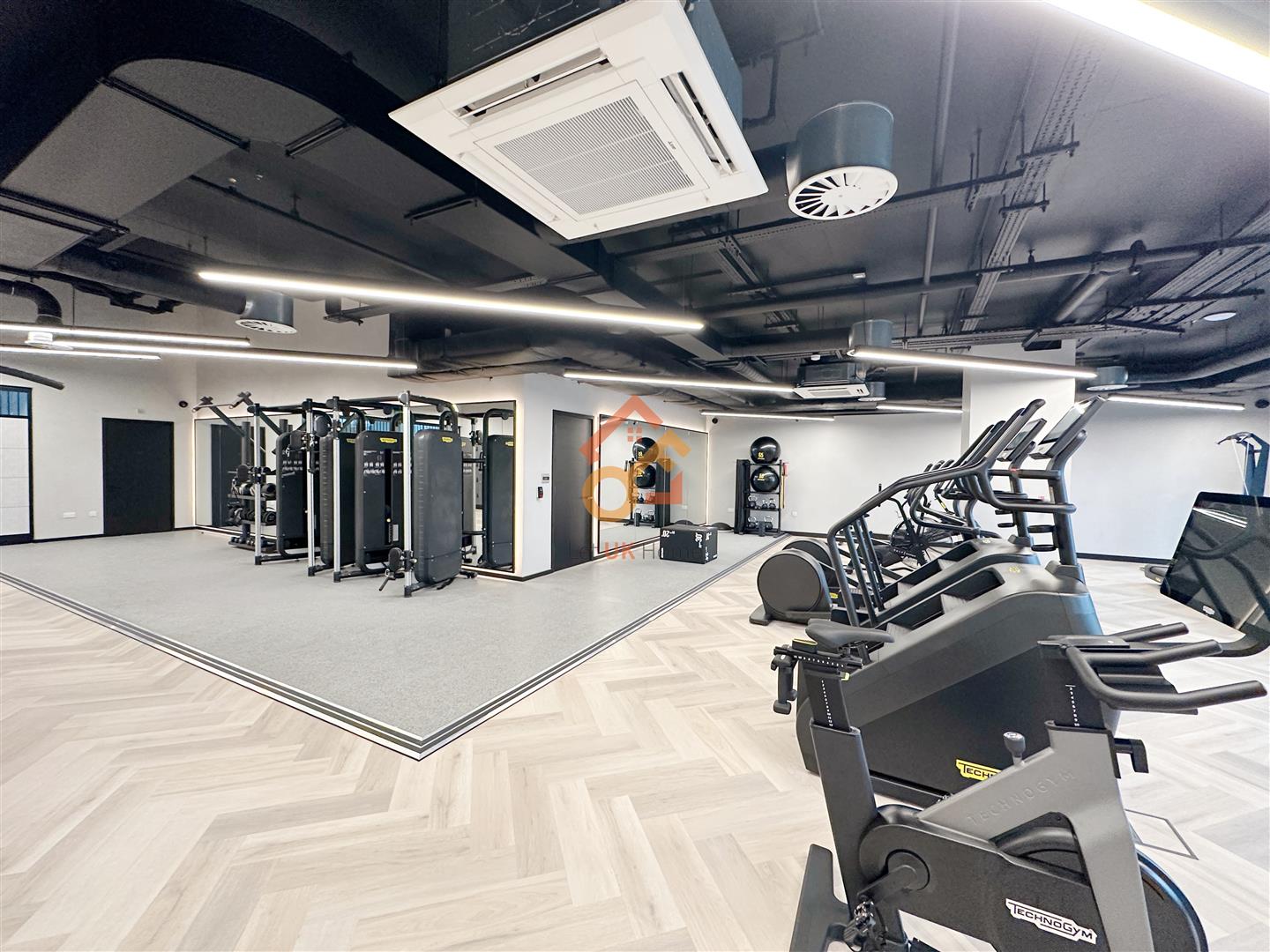 Flat Axio Way in London