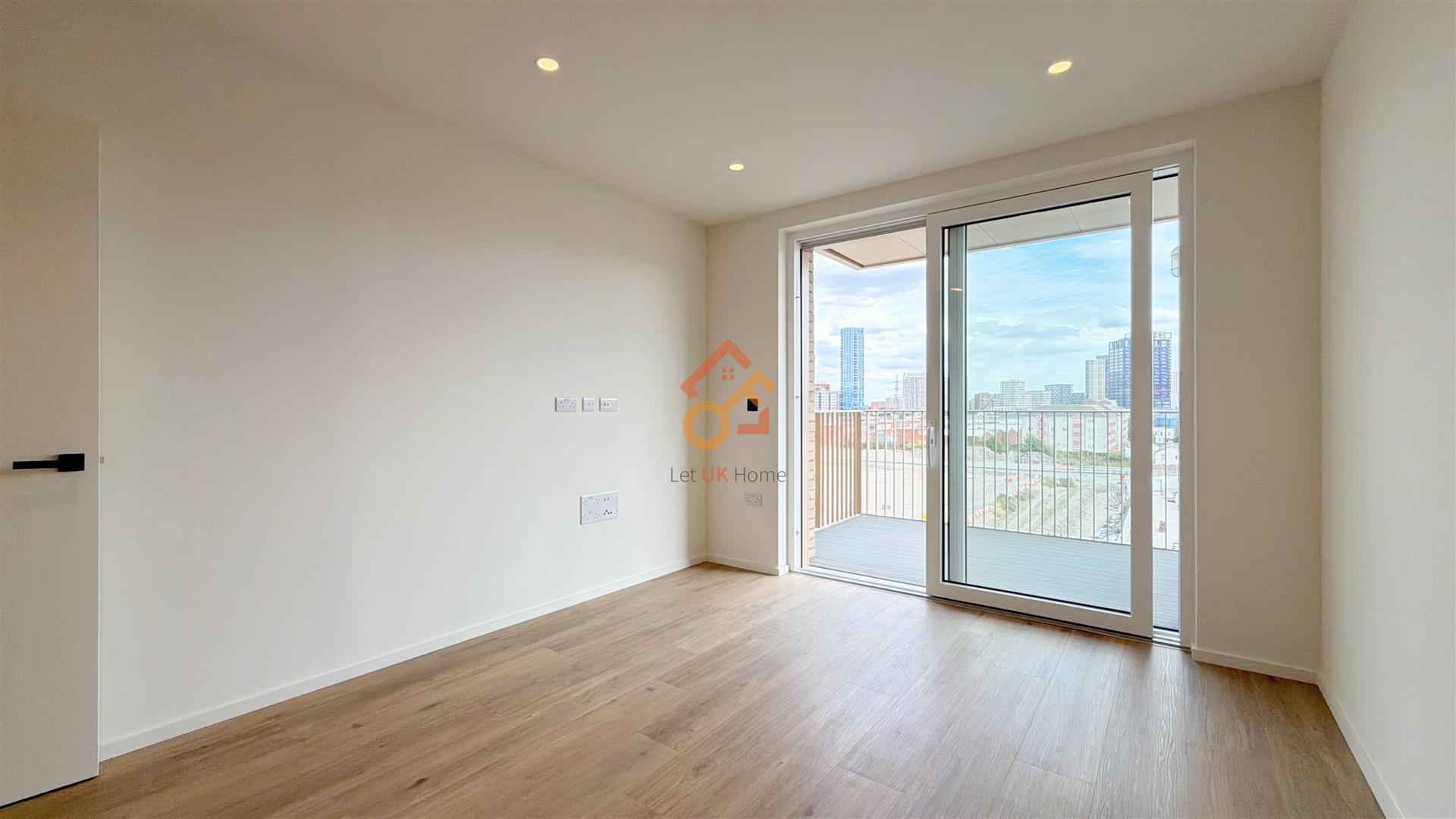 Flat Axio Way in London