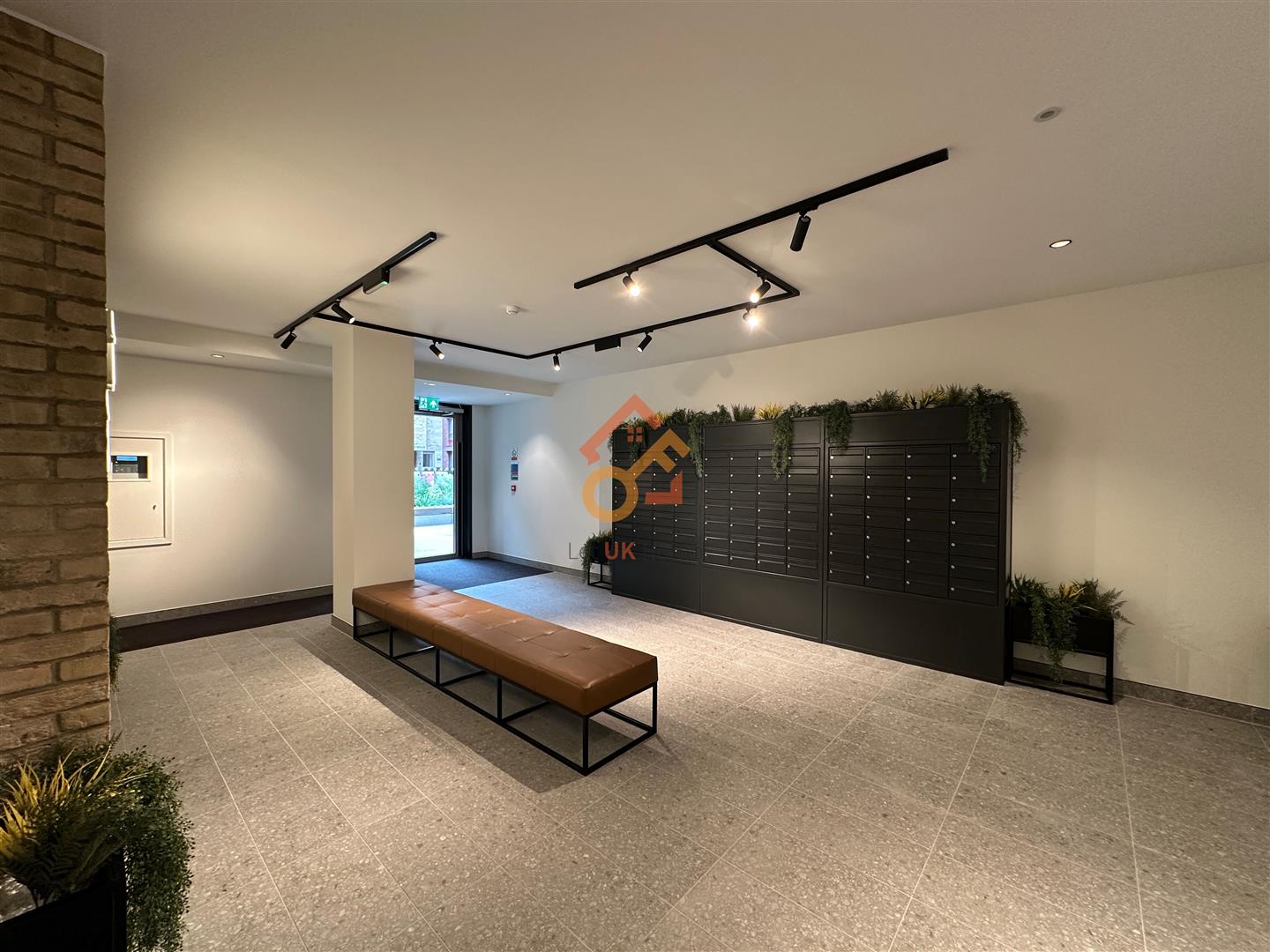 Flat Axio Way in London