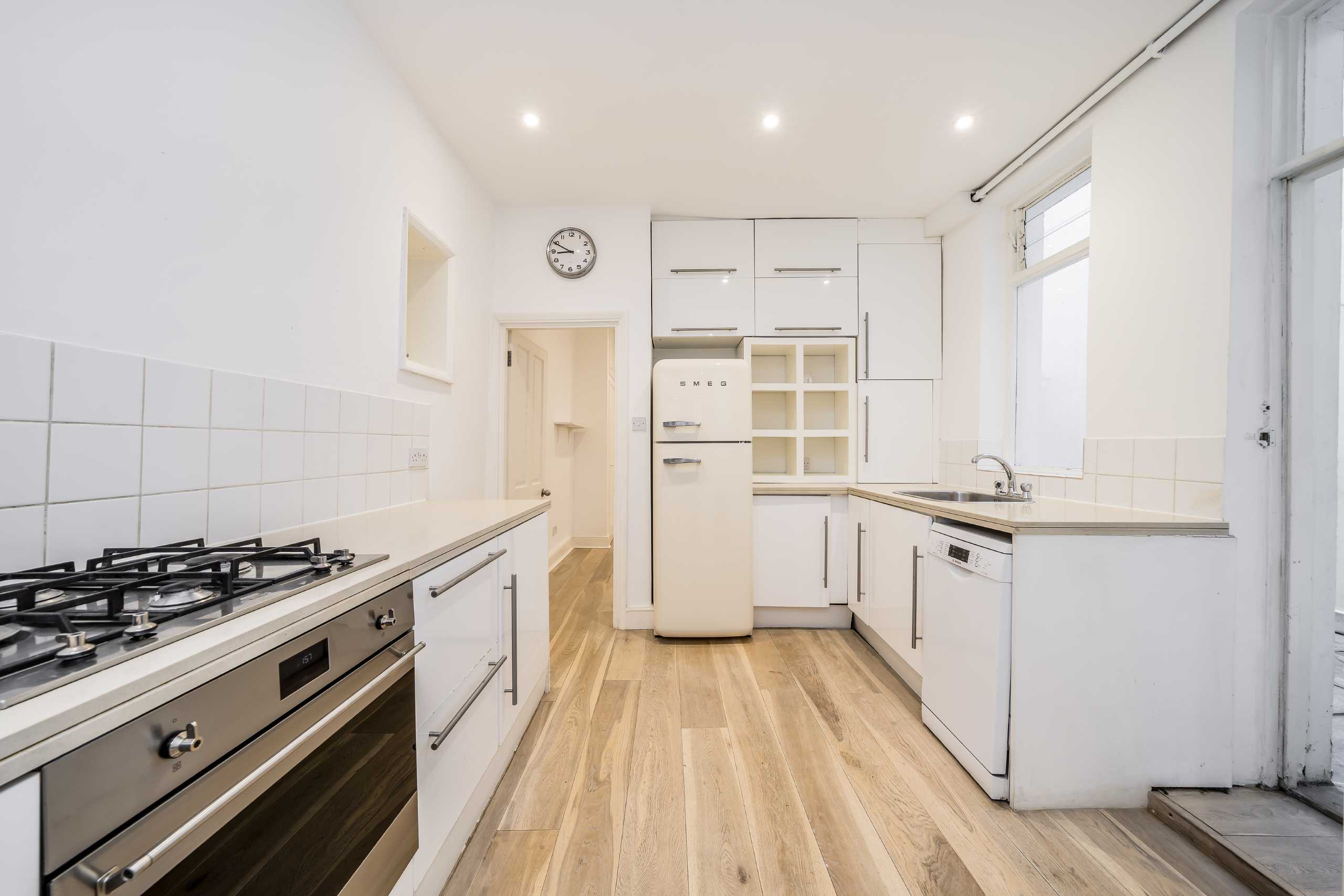 Flat St Stephen's Gardens in City of Westminster