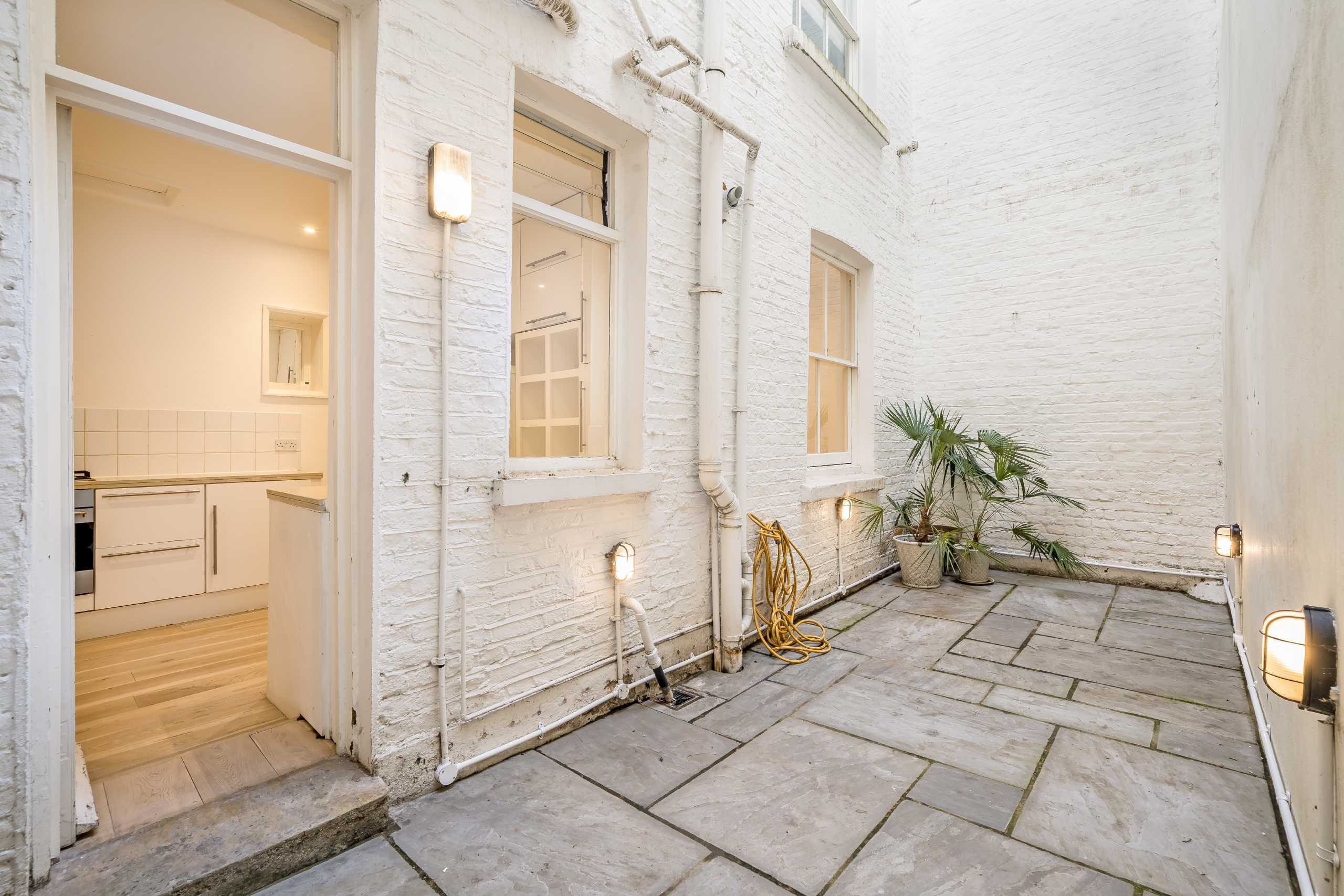 Flat St Stephen's Gardens in City of Westminster