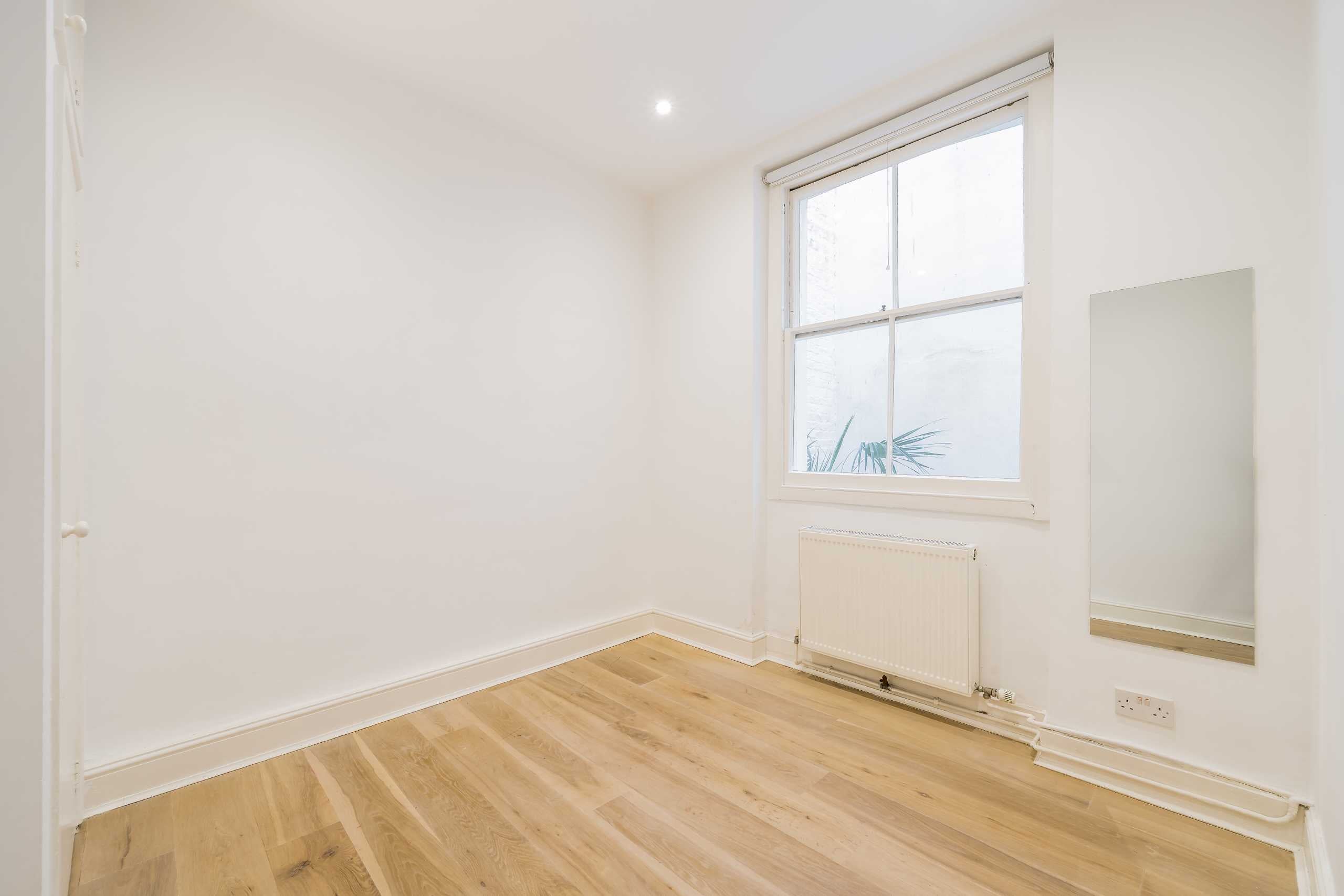 Flat St Stephen's Gardens in City of Westminster