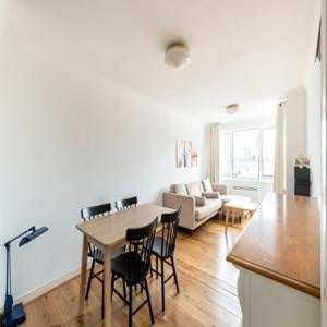 Flat Candle Street in Greater London
