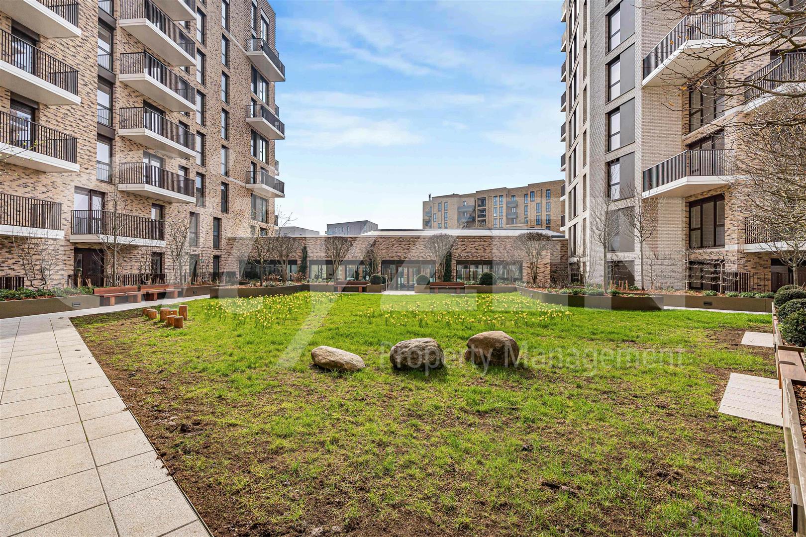 Flat Maple Mews in Greater London