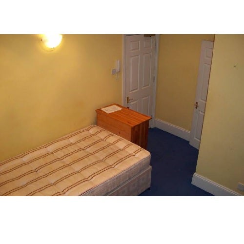 Flat Stile Hall Gardens in Greater London