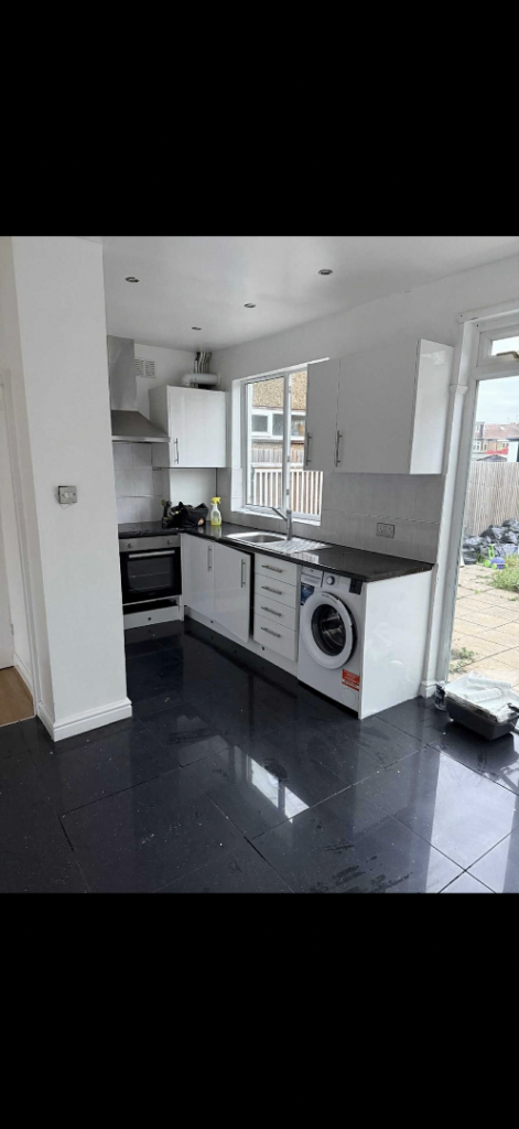 House Chailey Avenue in Greater London