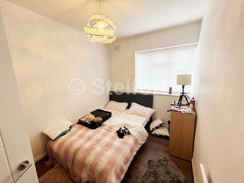 Flat Eversholt Street in Greater London
