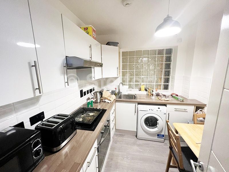 Flat Eversholt Street in Greater London
