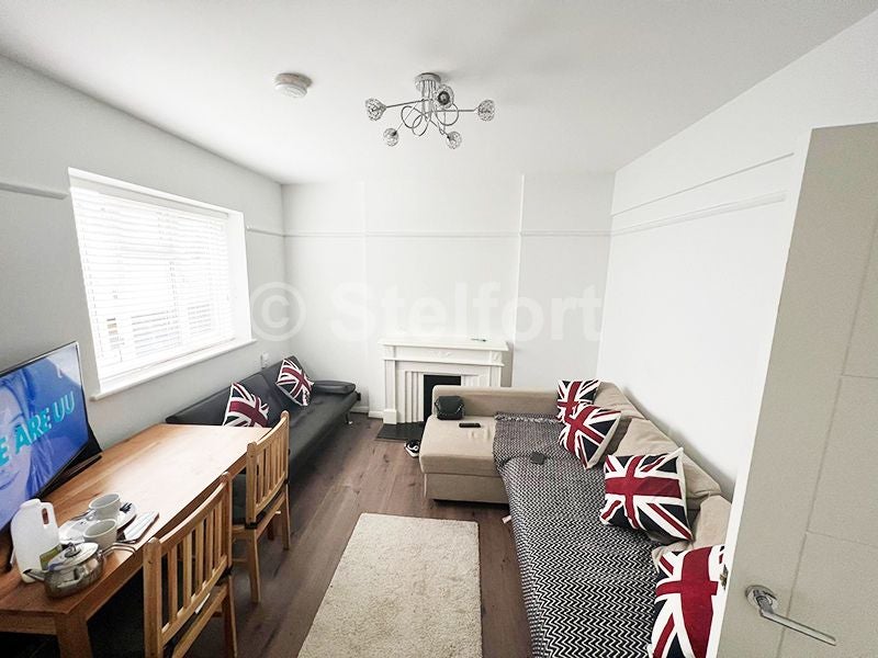 Flat Eversholt Street in Greater London