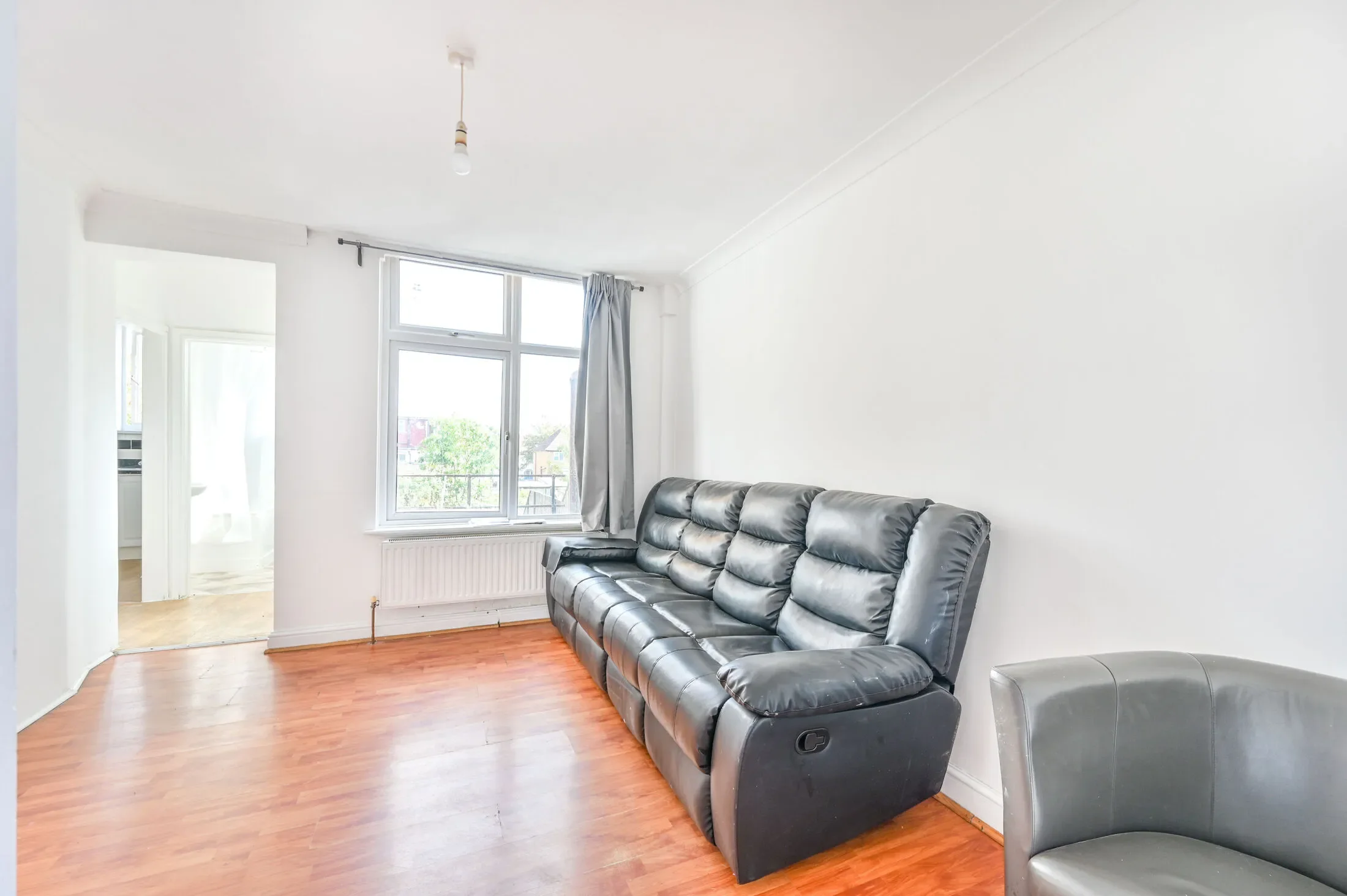 Flat Greenford Road in Greater London