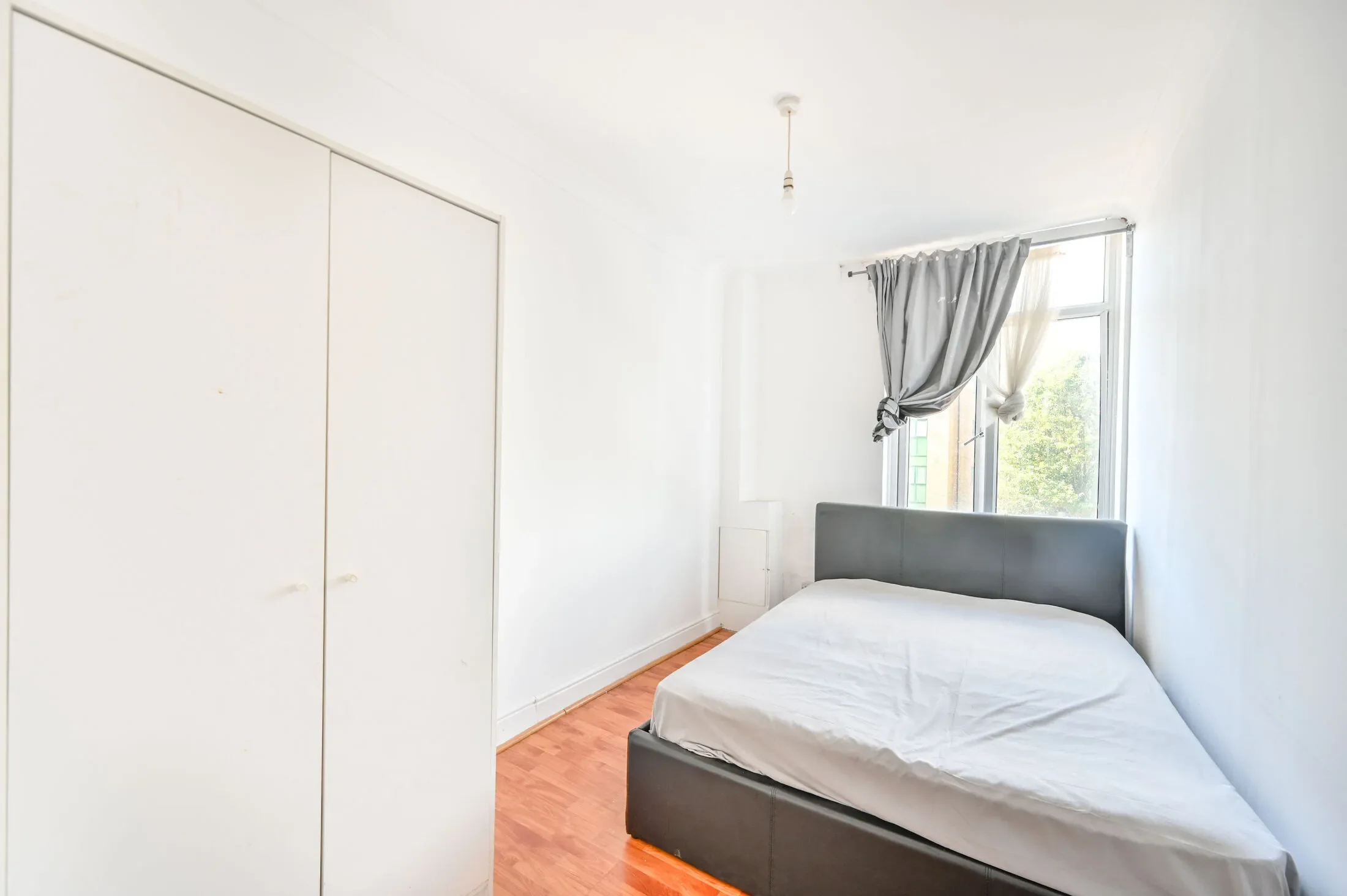 Flat Greenford Road in Greater London