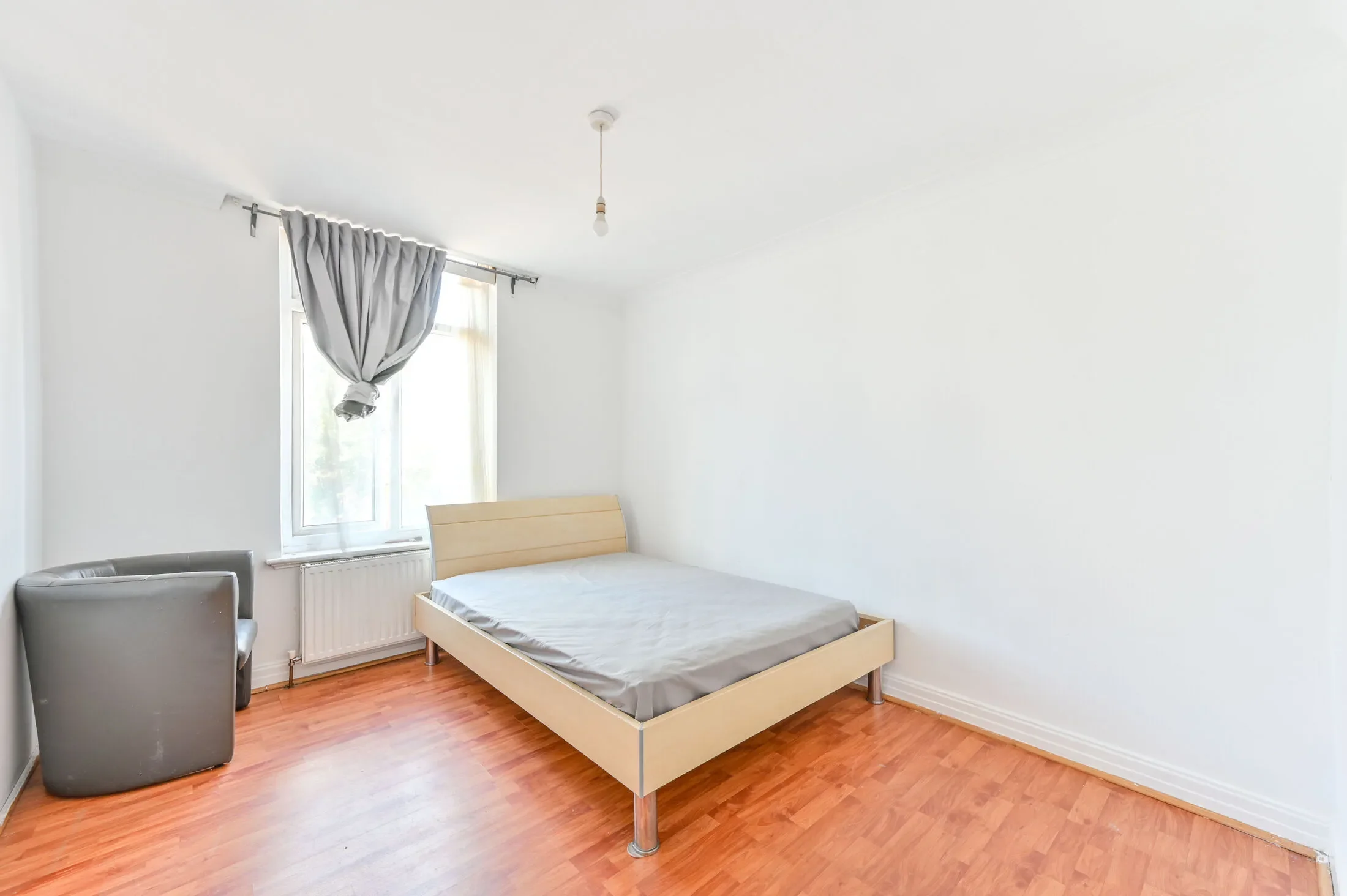 Flat Greenford Road in Greater London