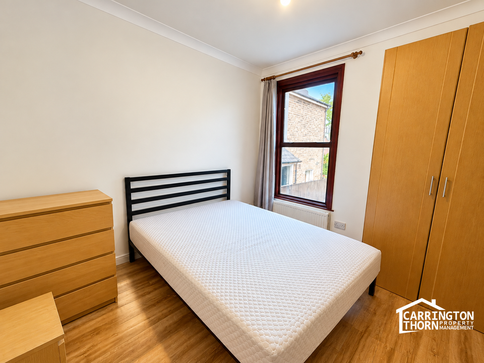 Room Inverine Road in Greater London