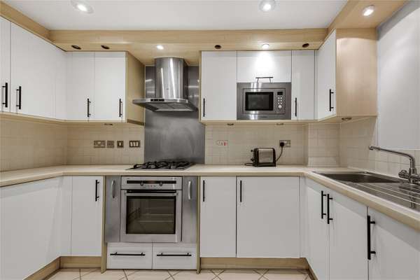 Flat Market Place in Greater London
