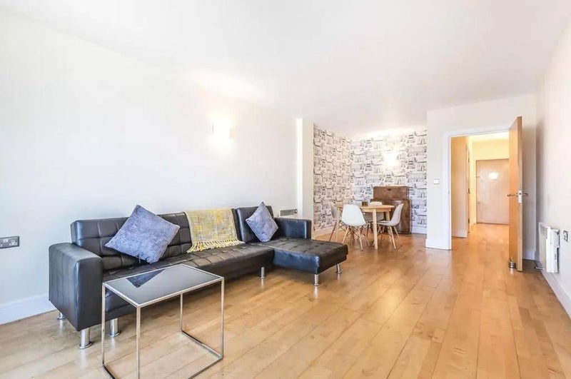 Room Royal Oak Yard in Greater London