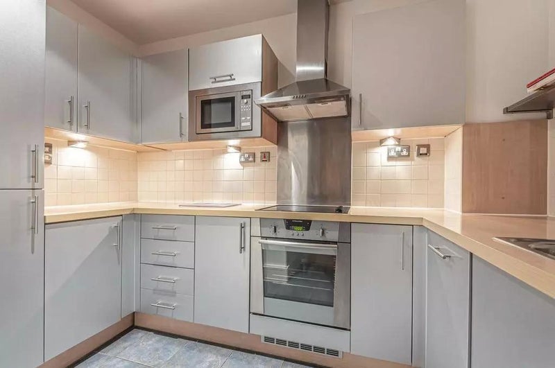 Room Royal Oak Yard in Greater London