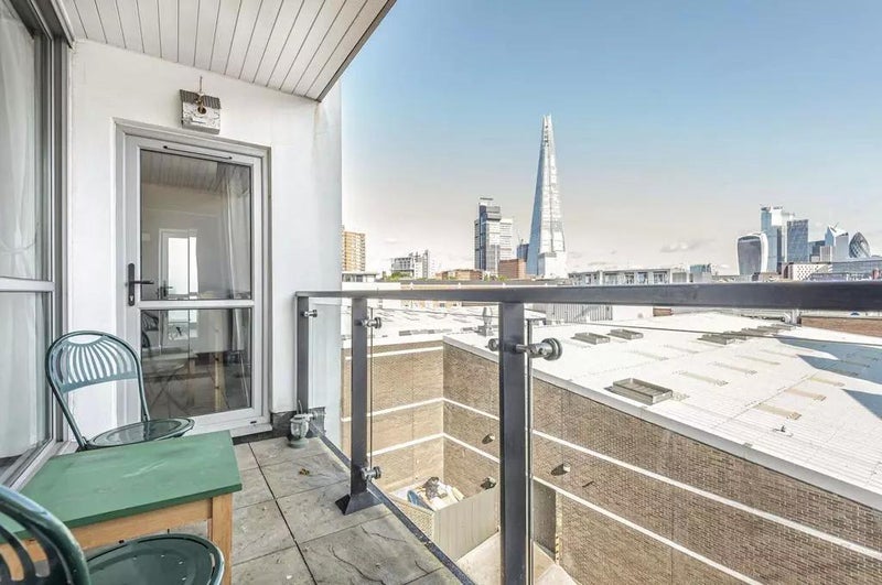 Room Royal Oak Yard in Greater London