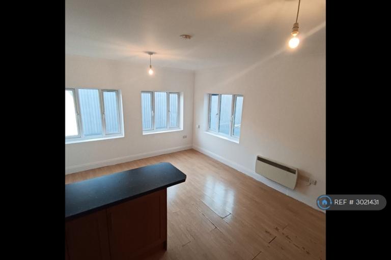 Flat Pitlake in Greater London