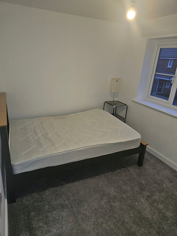 Room John Sullivan Way in Sandwell