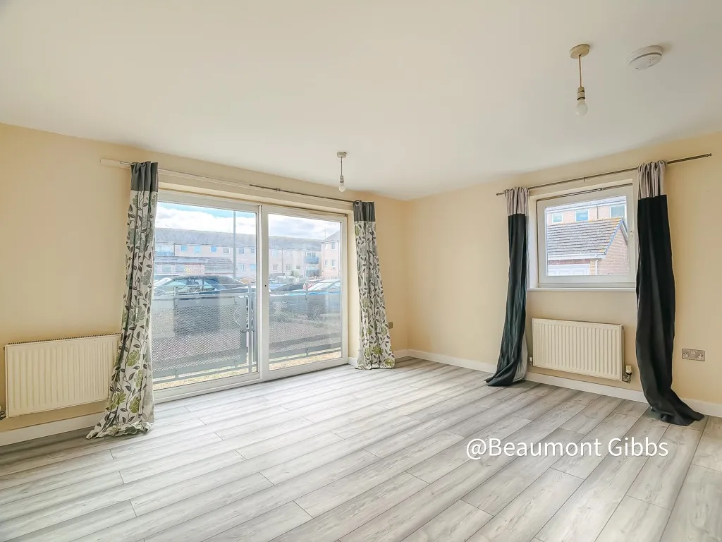 Flat Murray Close in Greater London