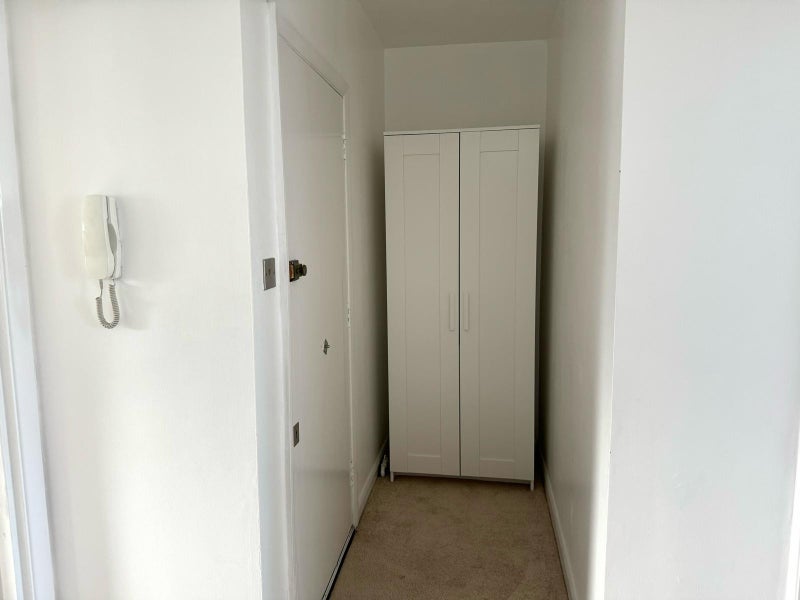 Flat Finborough Road in Greater London